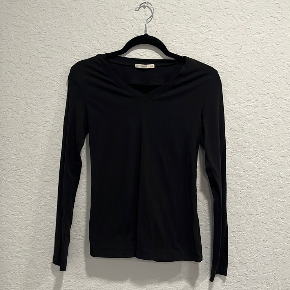 2 long sleeve tees gray & black super comfy barley worn